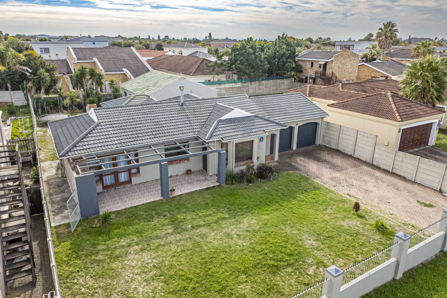 6 Bedroom Property for Sale in Summerstrand Eastern Cape
